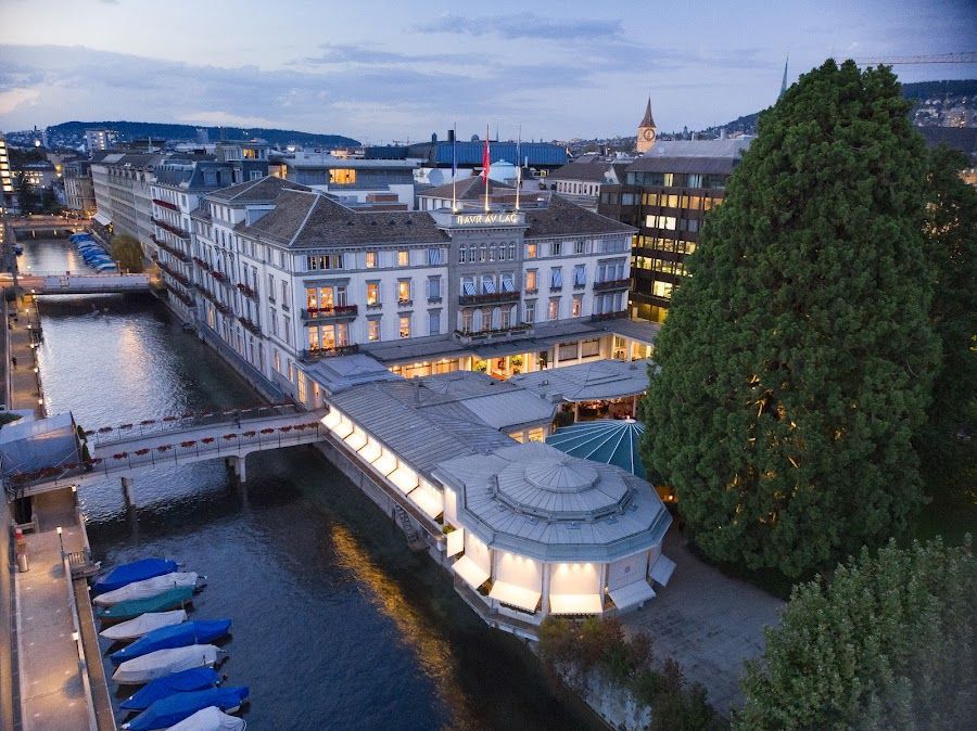 Pavillon Bar at Baur au Lac bar service