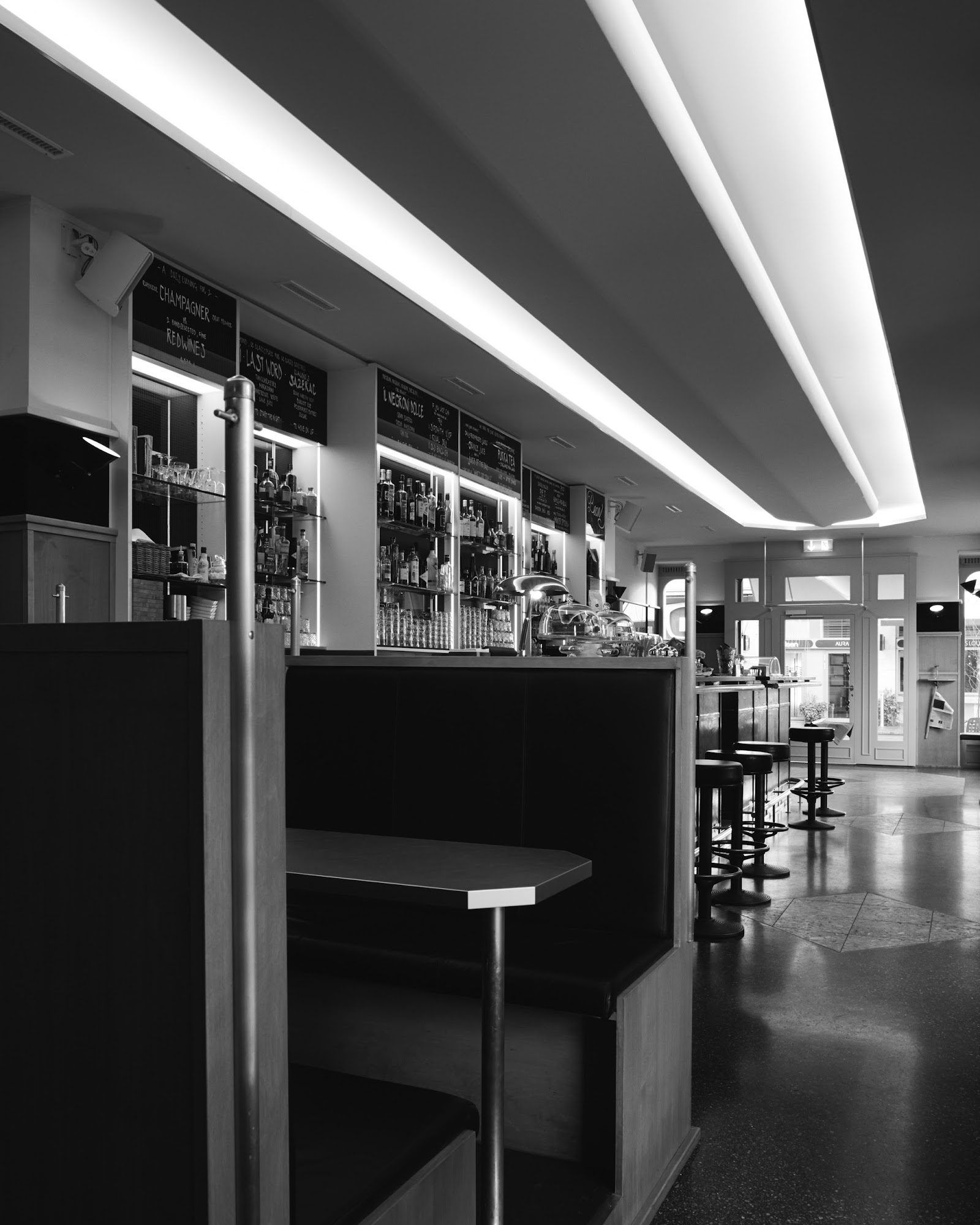 Pavillon Le Raymond Zurich bar interior
