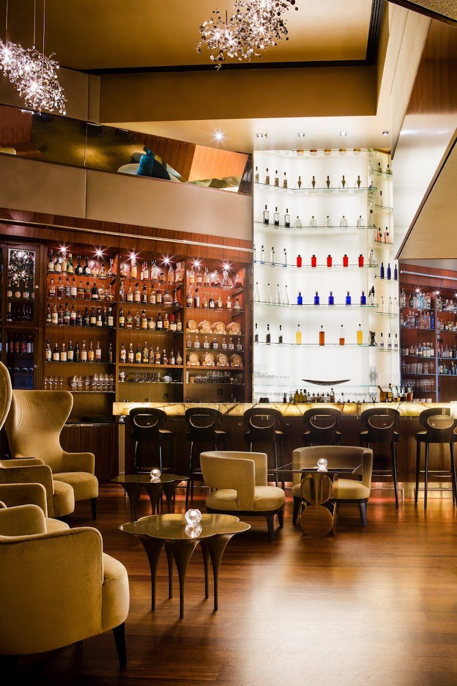The Onyx Bar at Park Hyatt Old Town atmosphere