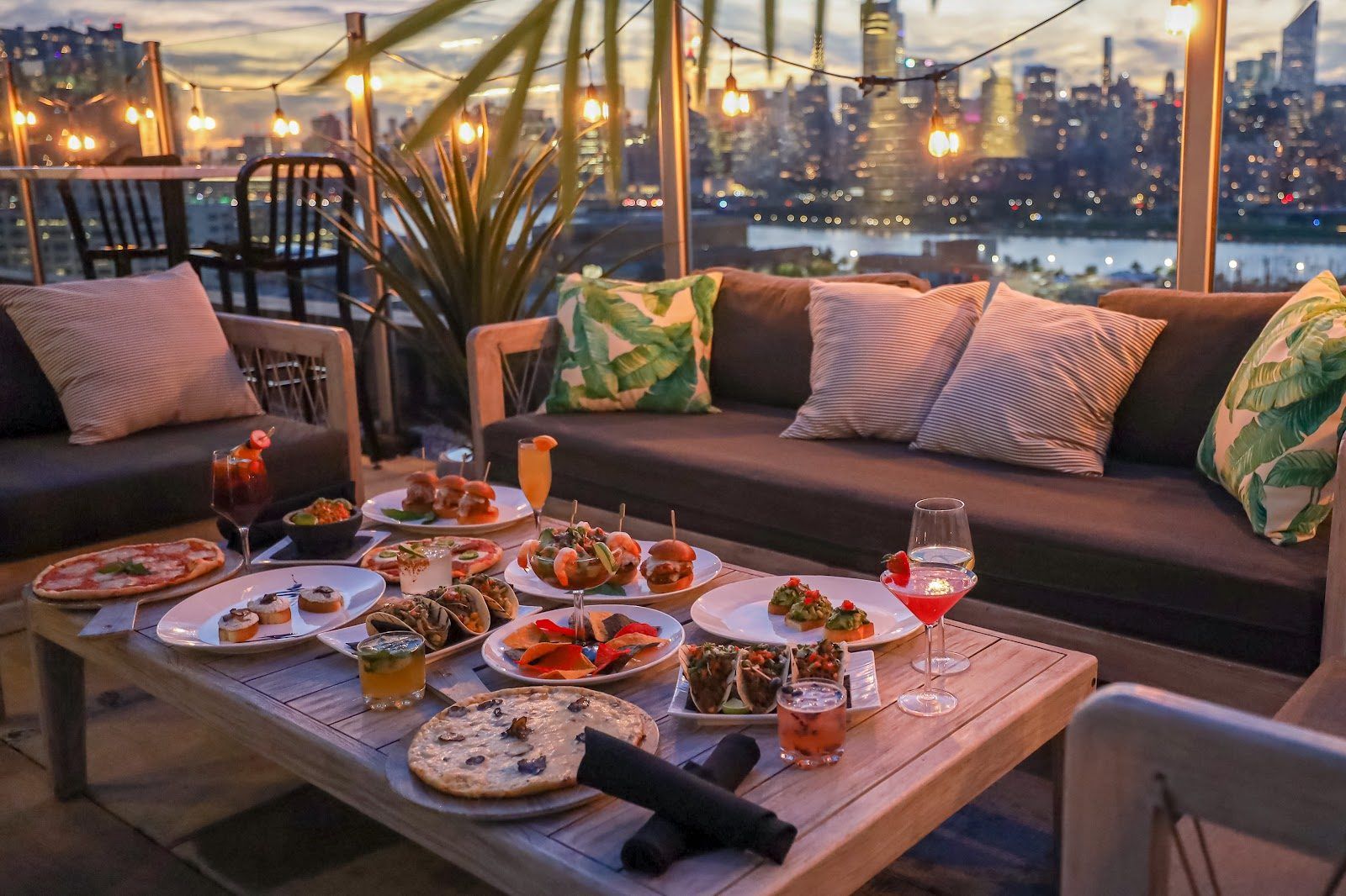 Rooftop bars Dubai skyline Burj Khalifa views